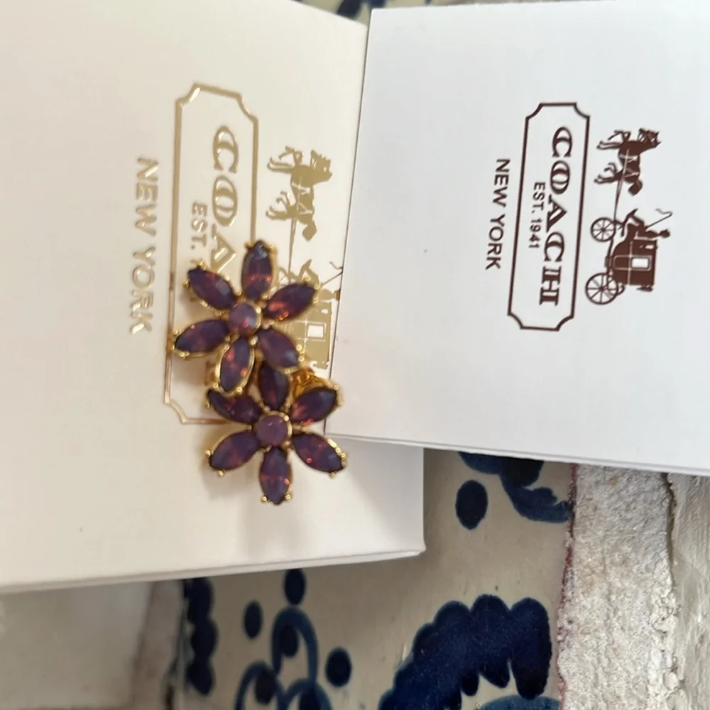 NEW COACH FLOWER EARRINGS - Picture 7 of 7